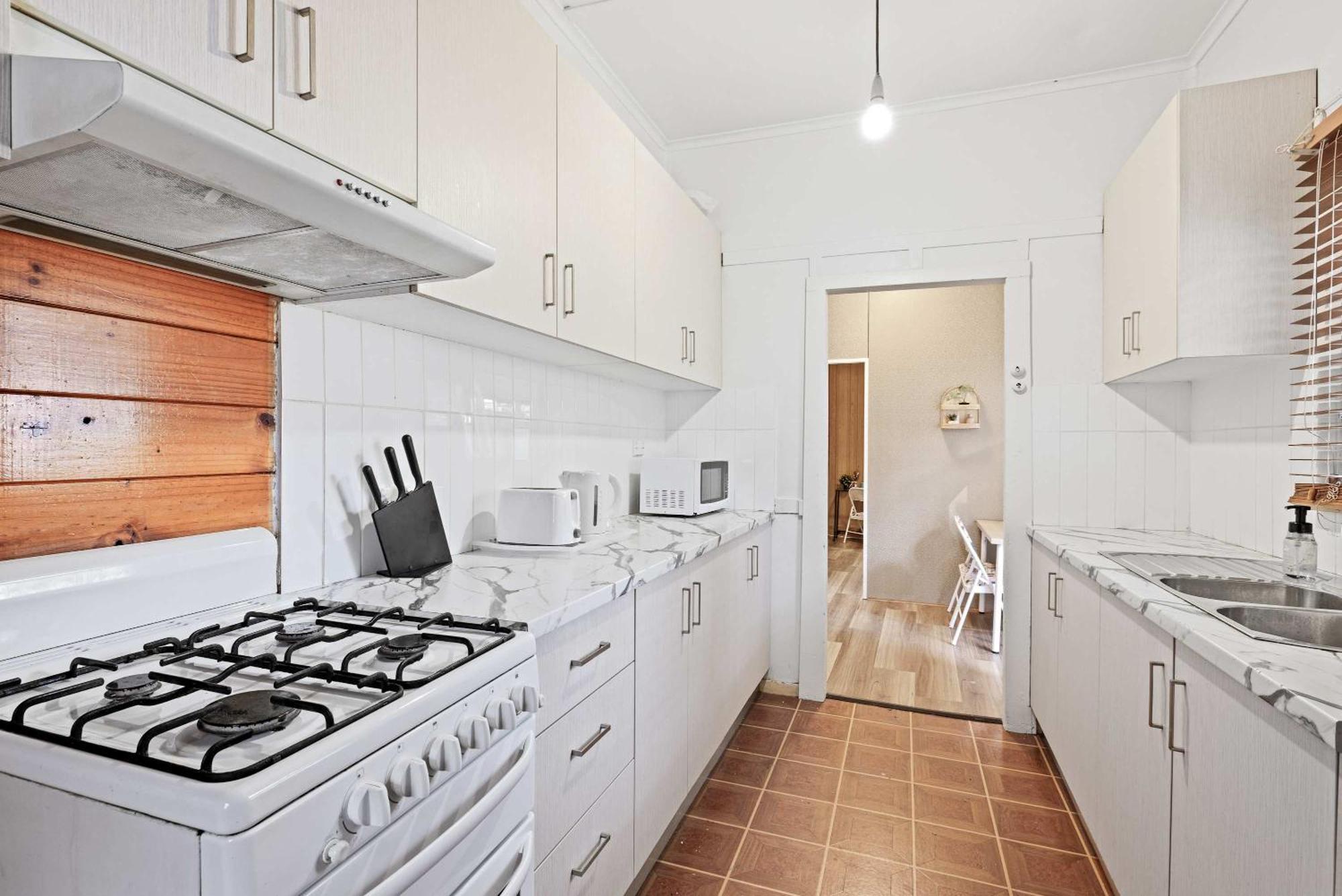 Guest house Boutique Single - Centrally Located - External - Shared Bathroom Sydney