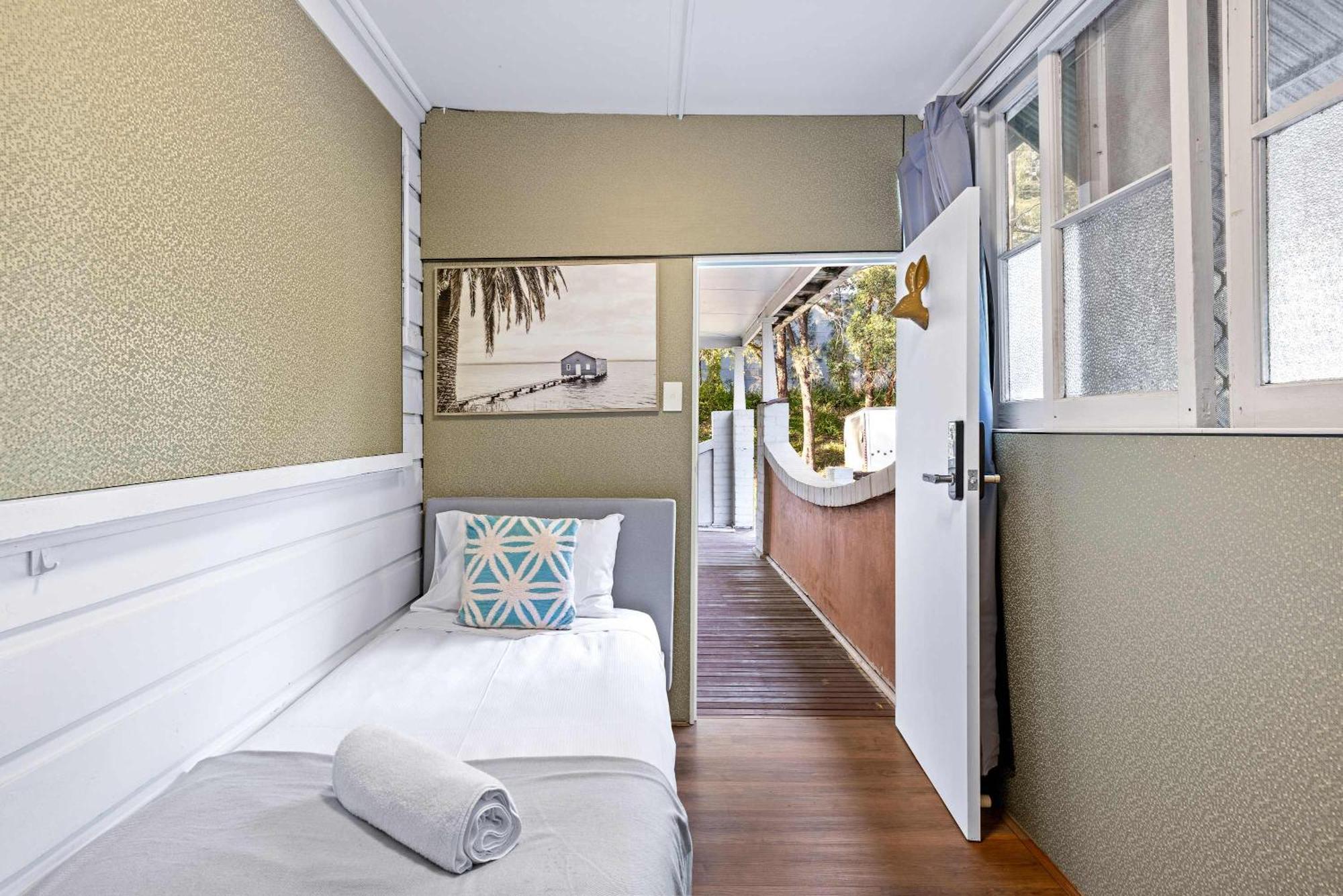 Guest house Boutique Single - Centrally Located - External - Shared Bathroom Sydney